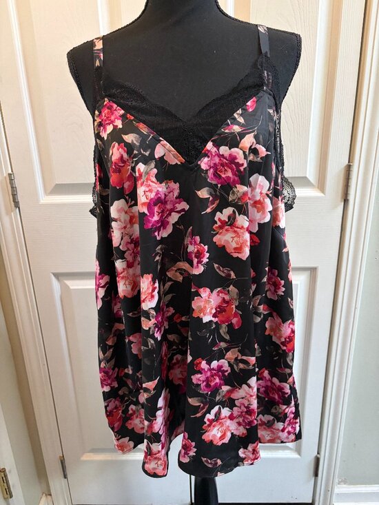 Torrid Tops - Torrid Satin Lace Trim Cami Size 18-20 In Aura Floral Black